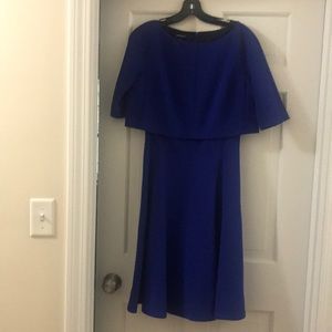 Stunning worn 1 time to DC wedding. Hits below the knee for 5’3 frame